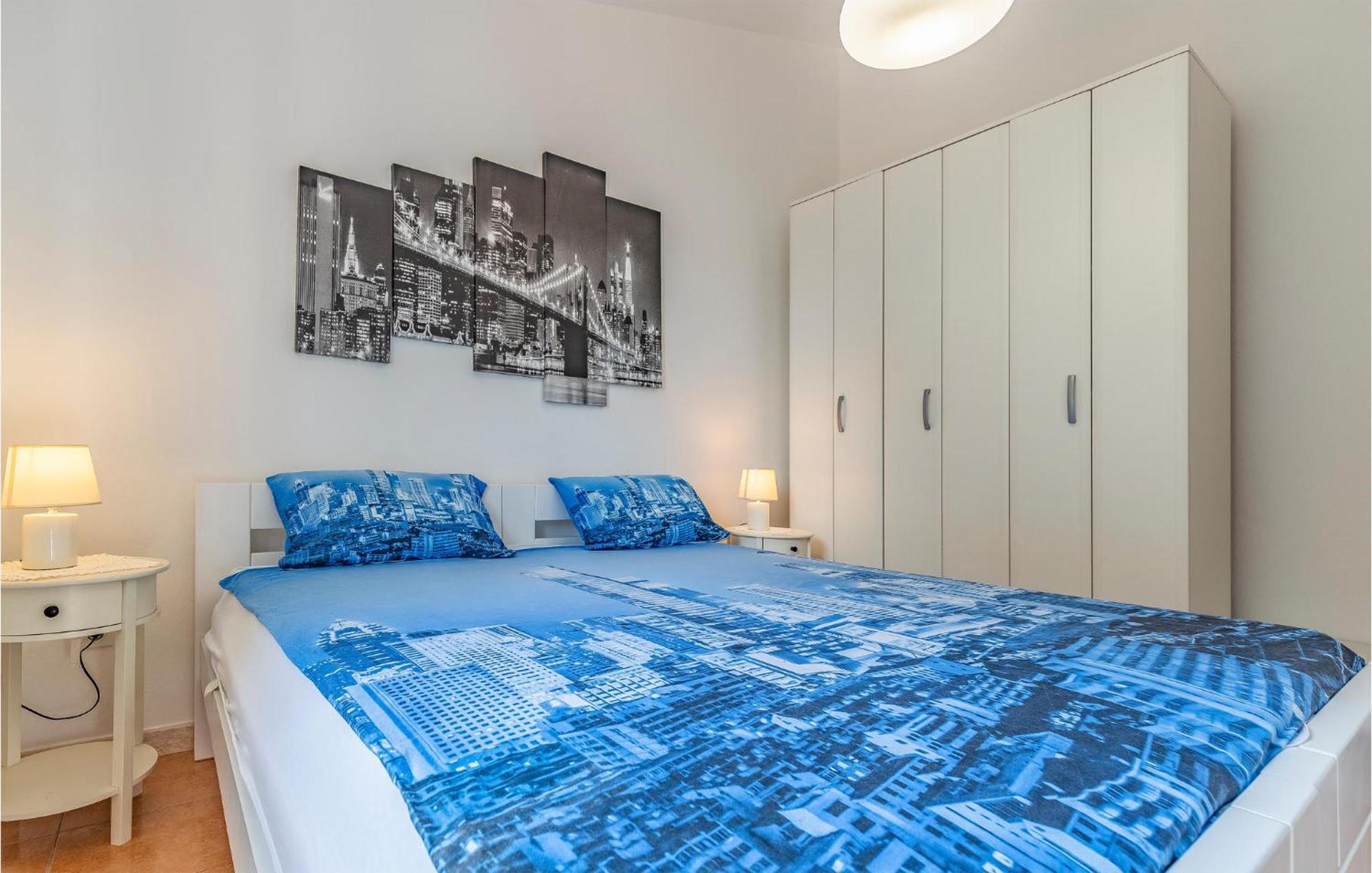 2 Bedroom Beautiful Apartment In Premantura Esterno foto