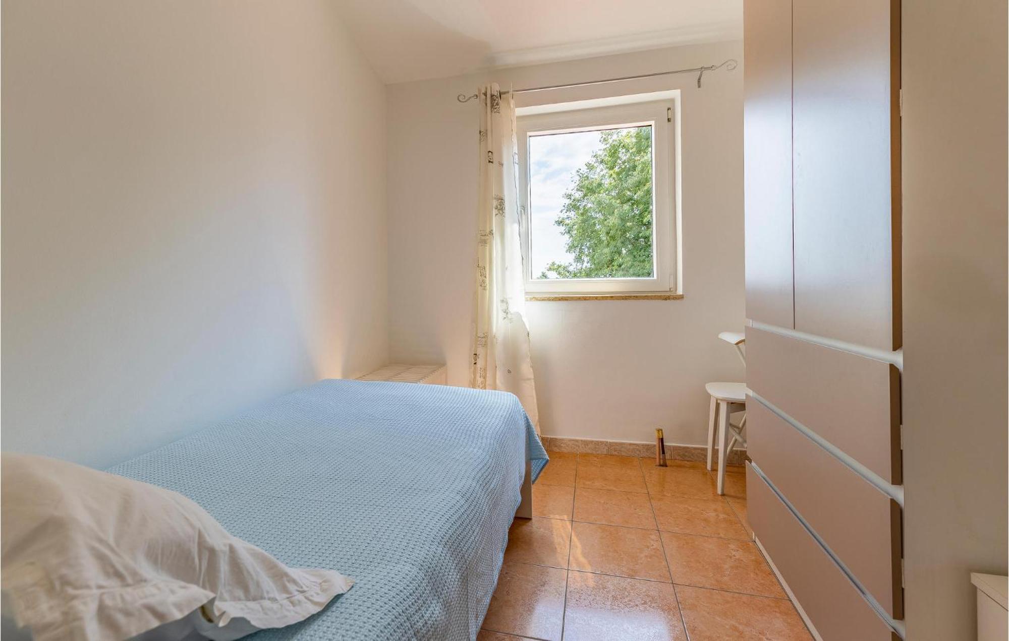 2 Bedroom Beautiful Apartment In Premantura Esterno foto