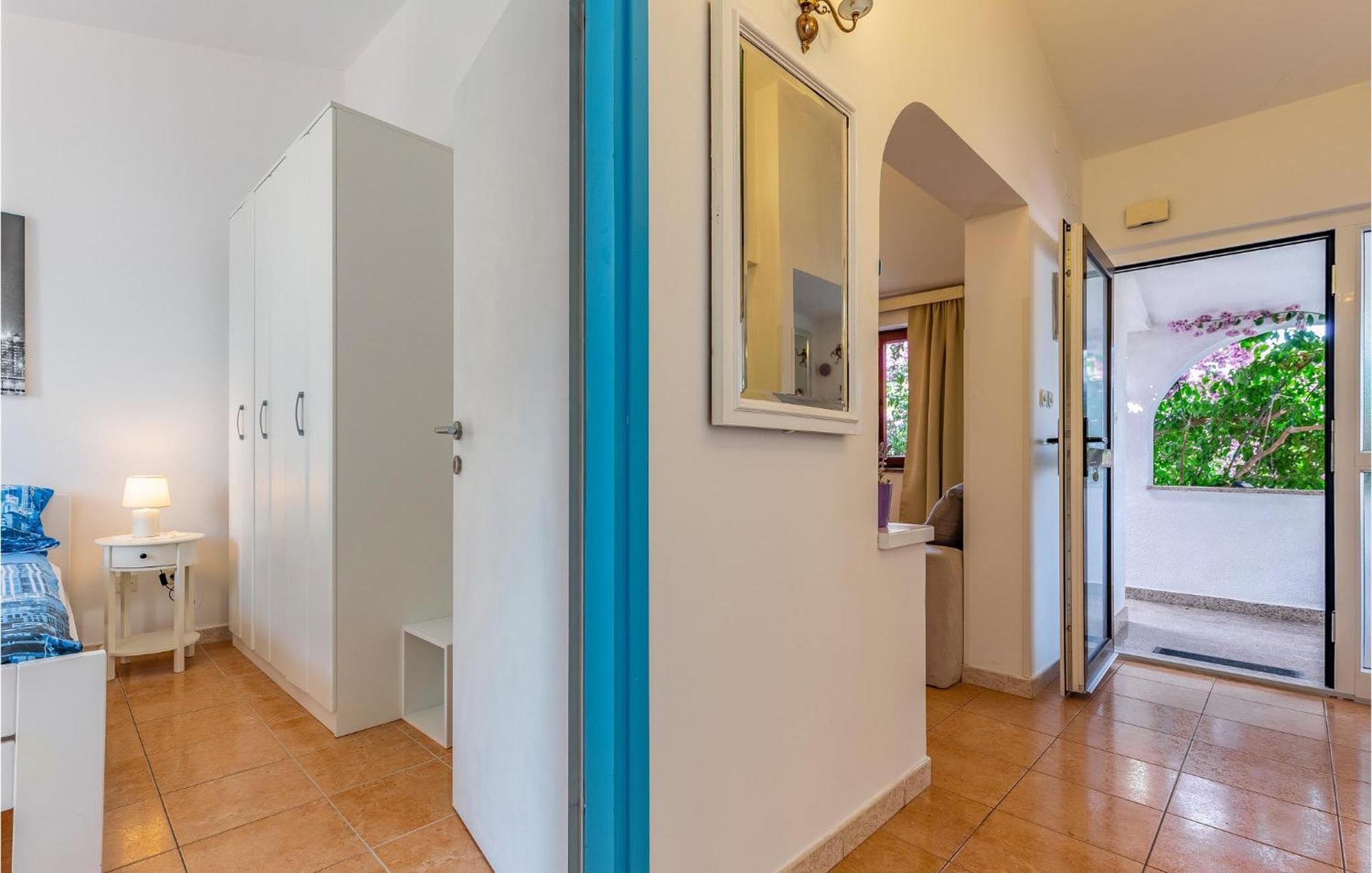 2 Bedroom Beautiful Apartment In Premantura Esterno foto