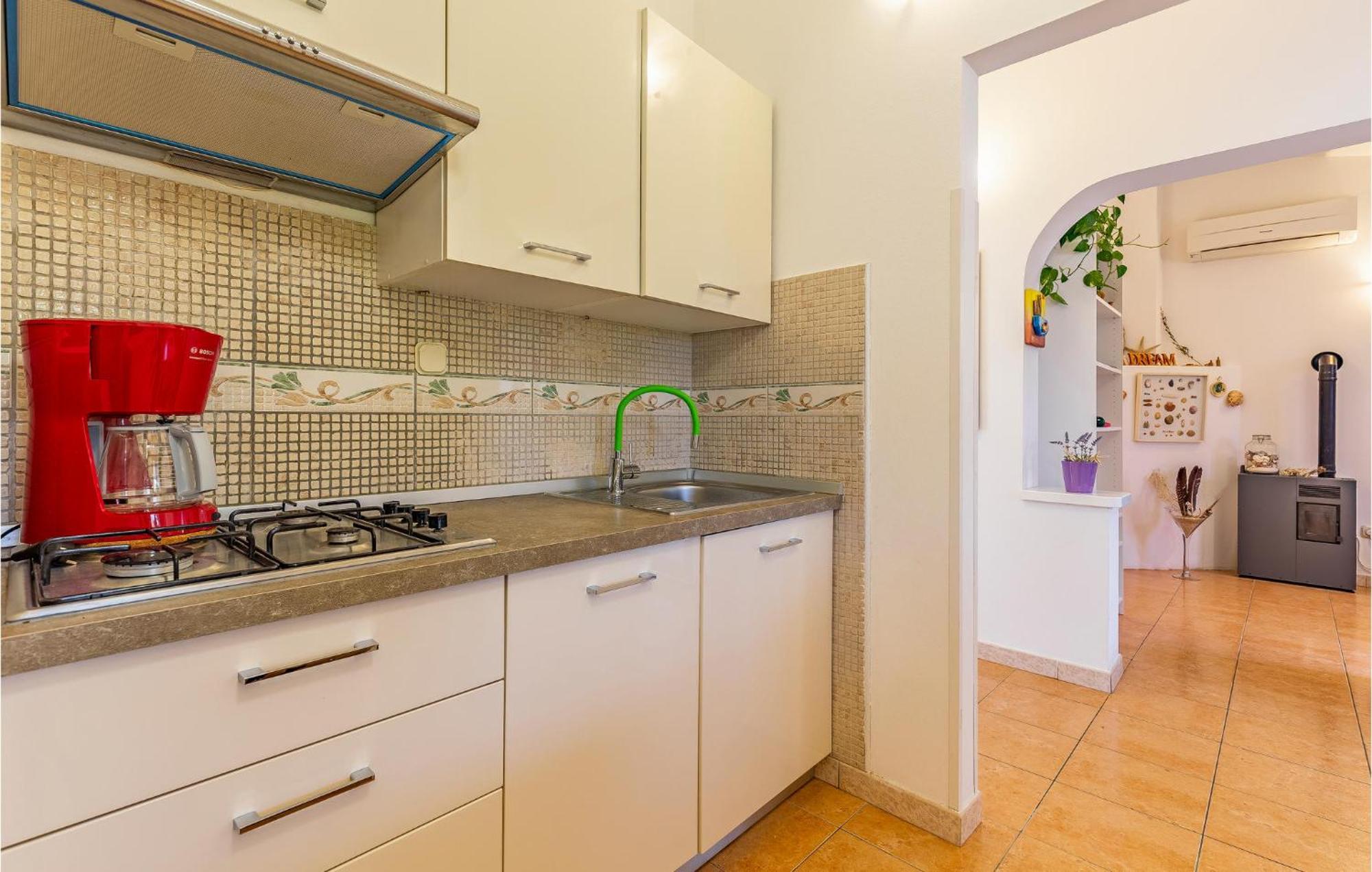 2 Bedroom Beautiful Apartment In Premantura Esterno foto